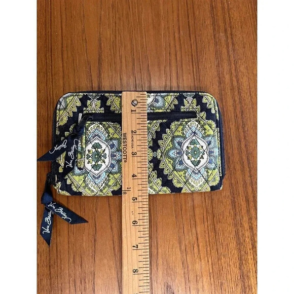 Vera Bradley Large Cambridge Zip Blue/Green Wallet 8 Inch Pristine Condition - Picture 4 of 7